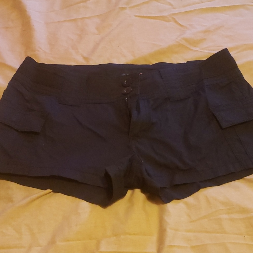 Black guess shorts